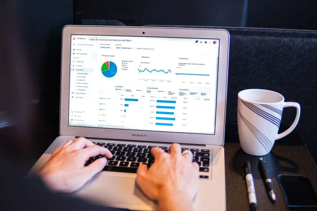 Improving field sales performance - CRM dashboard image